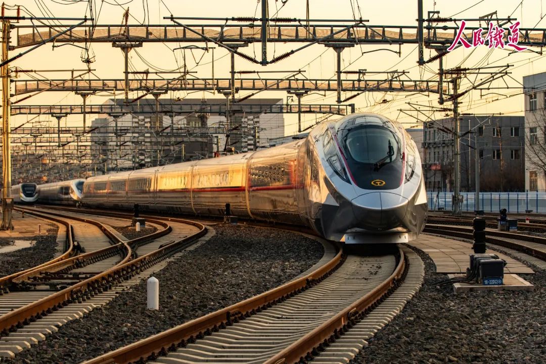 CR450 动车组亮相,新一代高速列车加速驶来