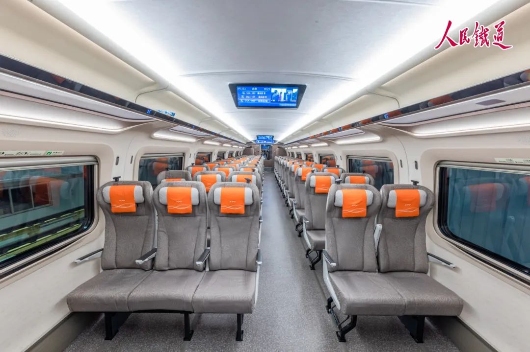 CR450 动车组亮相,新一代高速列车加速驶来