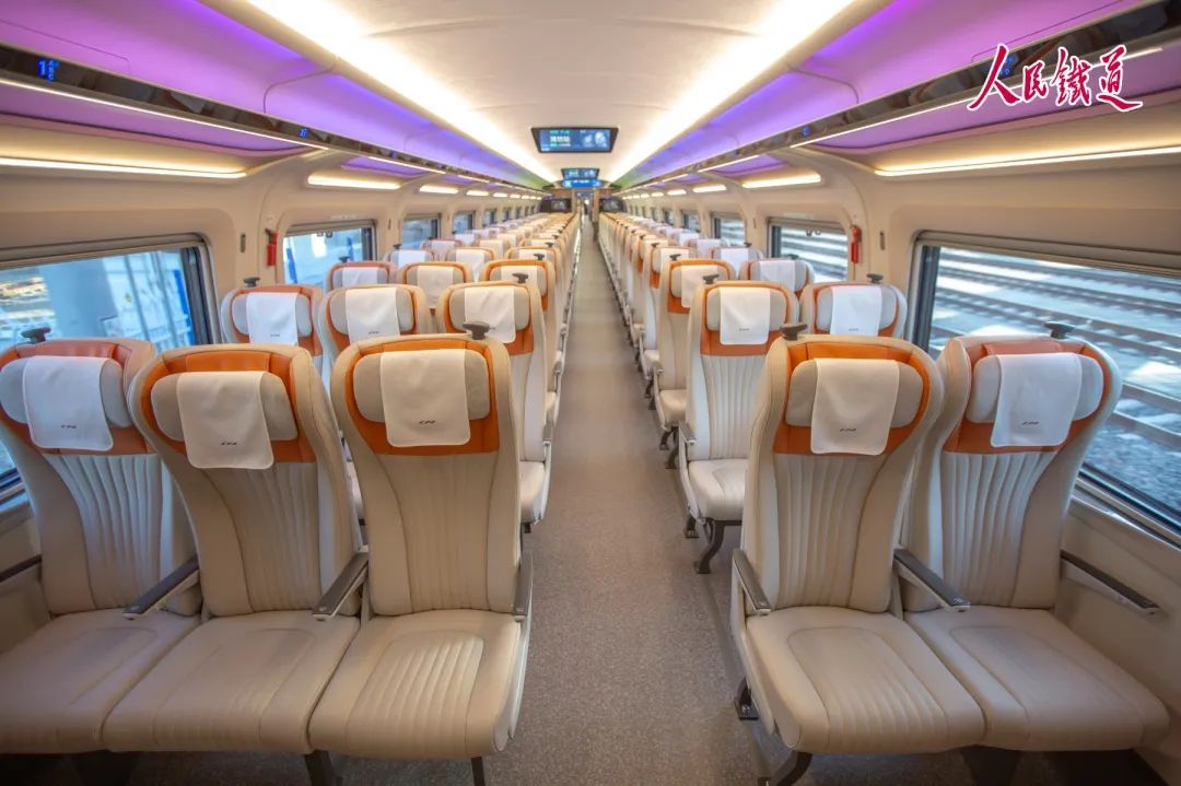 CR450 动车组亮相,新一代高速列车加速驶来