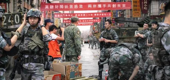 大学军训越来越硬核:步坦协同、火箭筒都来了