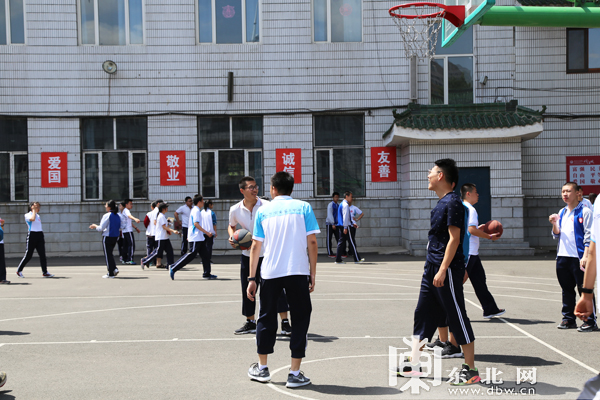 2018高考倒计时12天,哈三中考生课间状态超积极