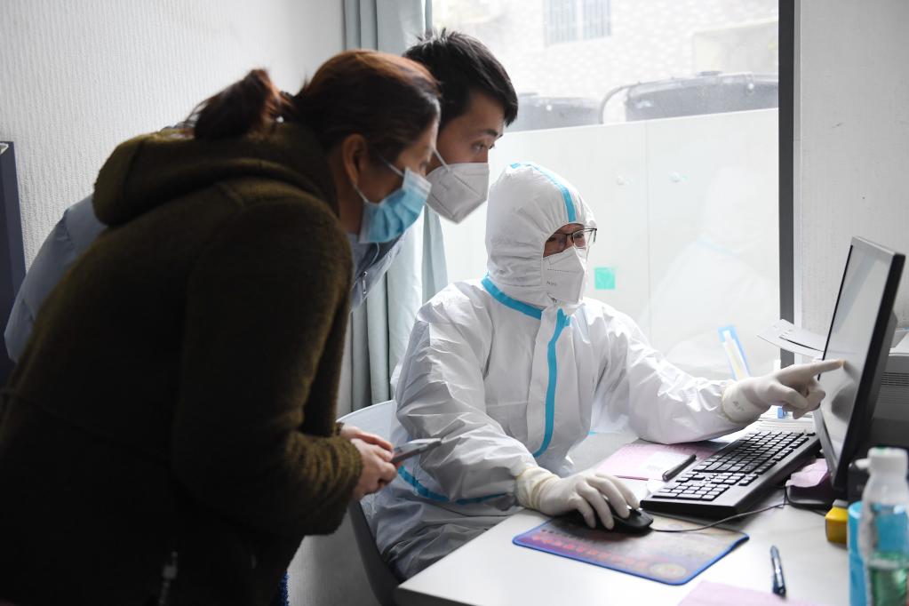 疫情下就医烦心事咋解决？多地举措体现制度与温度