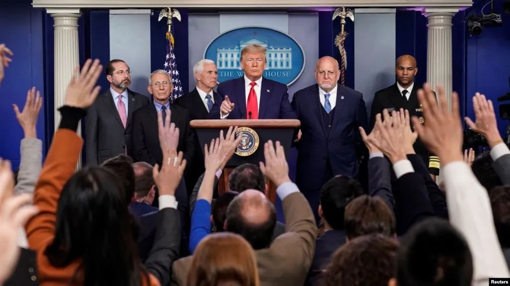 美国新冠病例攀升死亡新增,疫情隔离防控力度加大