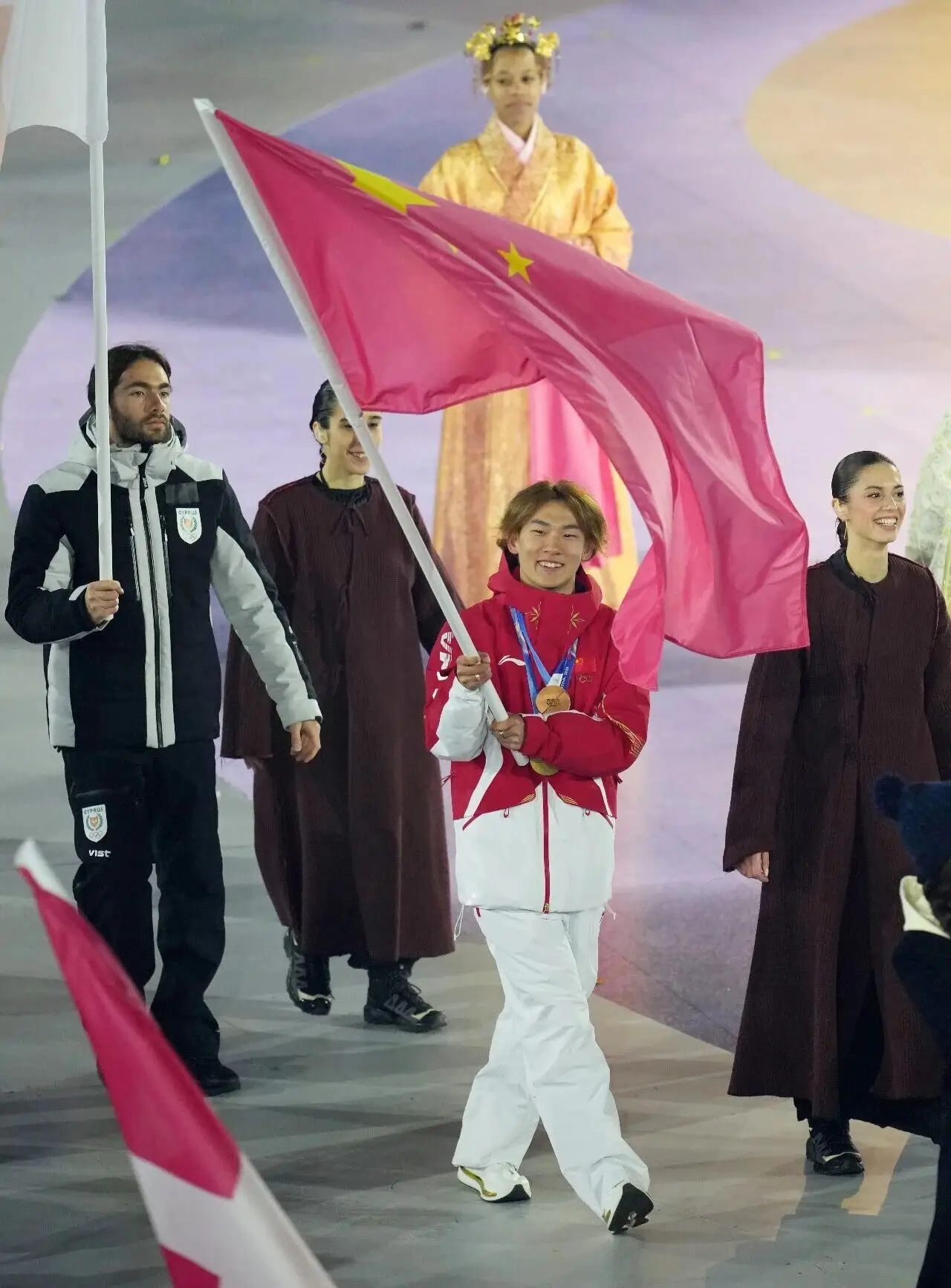 意大利冬奥会精彩时刻:苏翊鸣徐梦桃宁忠岩等健儿夺冠