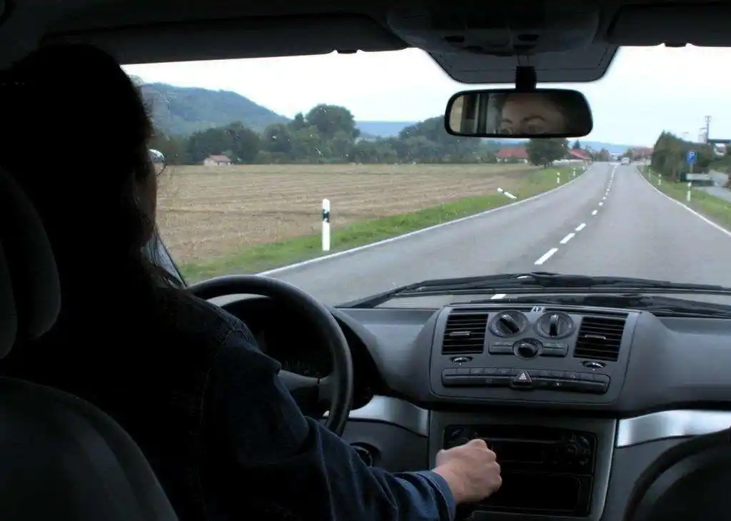 盘点开车上路易违章的7个行为，你中了几个？