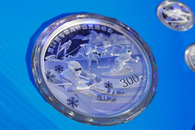 北京2022年冬奥会奖牌设计亮点:传统元素与奥运精神融合