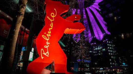 新冠疫情下电影业遇危机:影片撤档停拍,行业损失几何?