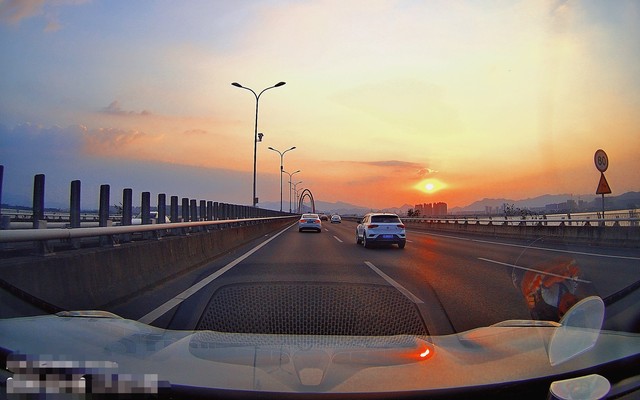 为什么说晚上在高速公路上尽量少开车呢? 30岁司机除非绝对必要否则不会开车