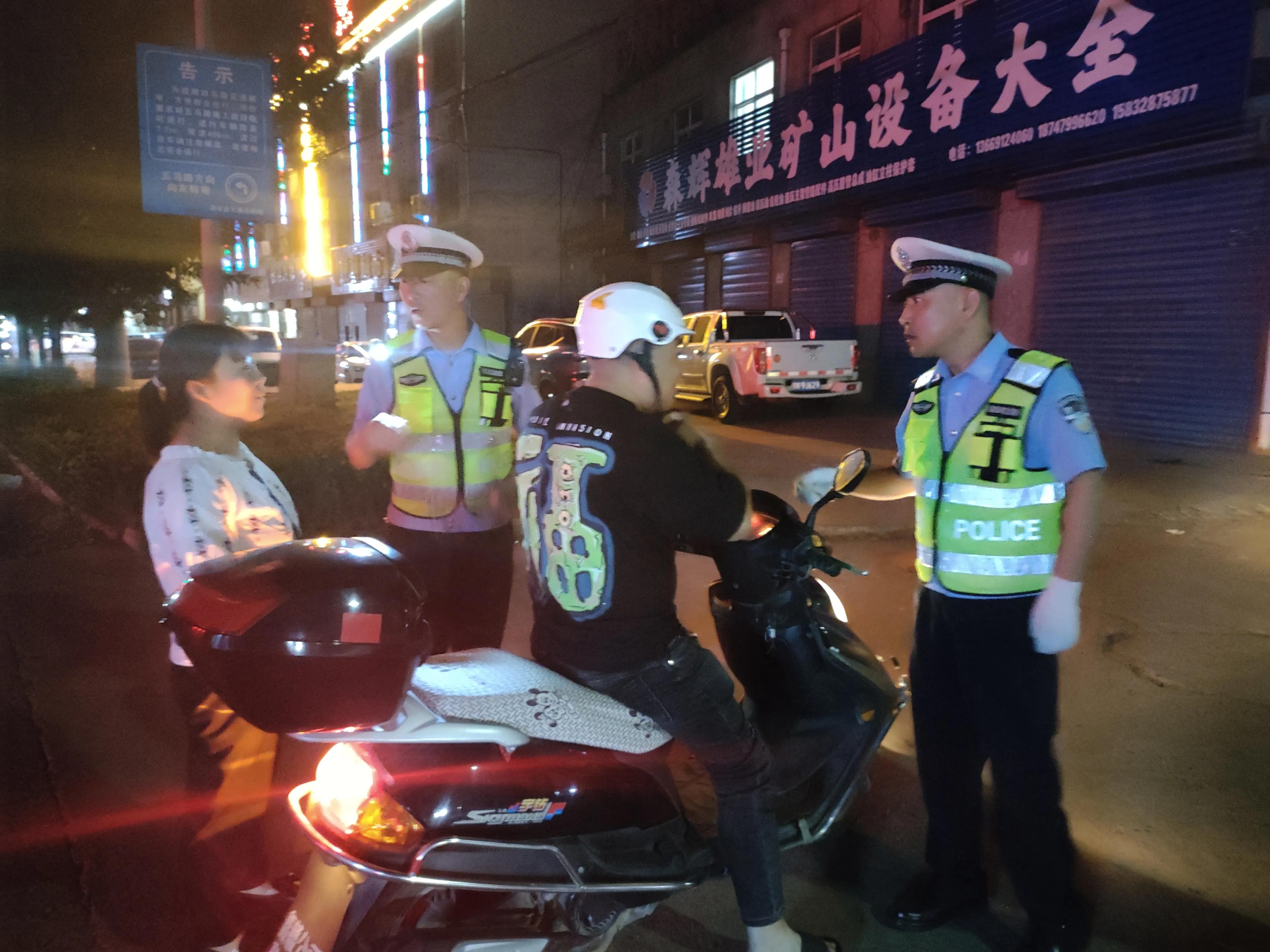 白水县交警夏季整治周末行动,严打违法保交通安全有序